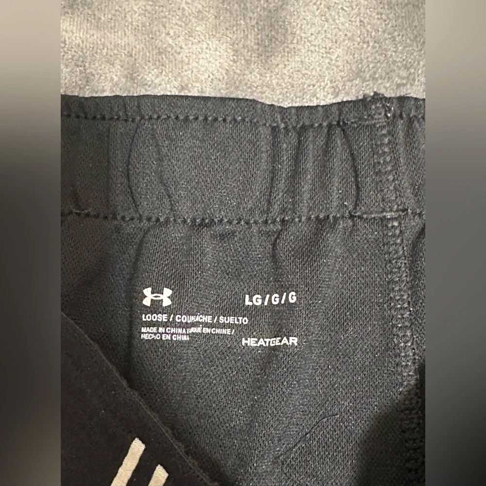 Under Armour Women’s Shorts
Size Large - Picture 3 of 3